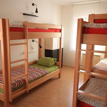 Vrba Hostel *