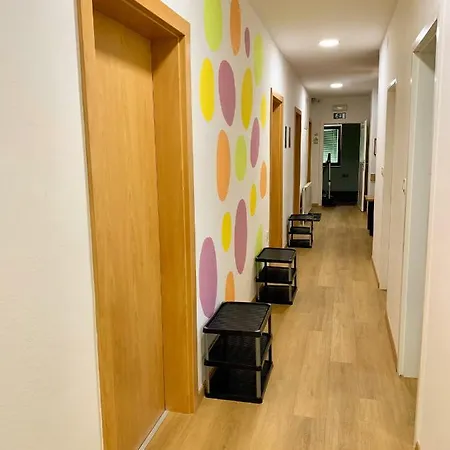 Vrba بيت شباب ليوبليانا